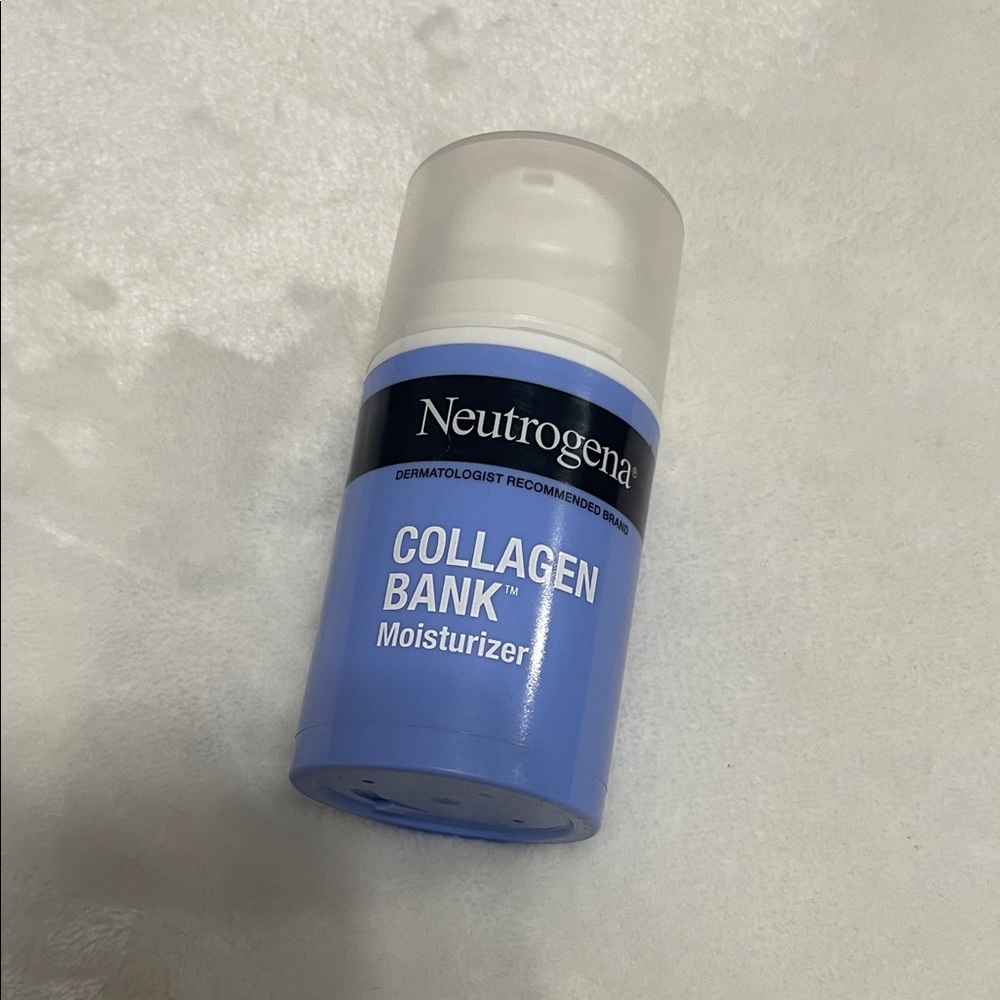 Like new only use once. Neutrogena Collagen Bank Moisturizer - Light Blue